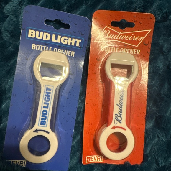 Bud Light Budwiser Beer Bottle Opener X 2 Twist Off Cap Jar Lid Cans Party U6 - Picture 1 of 2